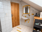 Badezimmer DG - SITULI: Raum für Familie, Homeoffice und mehr – Reiheneckhaus mit Garten und Dachstudio