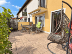 Terrasse nach Südosten - SITULI: Raum für Familie, Homeoffice und mehr – Reiheneckhaus mit Garten und Dachstudio