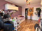 Schlafzimmer 2 - SITULI: Raum für Familie, Homeoffice und mehr – Reiheneckhaus mit Garten und Dachstudio