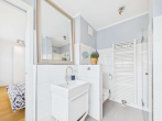 En-Suite-Badezimmer - SITULI: Exklusives Indoor-Outdoor-Living in Schwabing mit Dachterrasse und Loggia