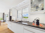 Einbauküche mit Elektrogeräten - SITULI: Exklusives Indoor-Outdoor-Living in Schwabing mit Dachterrasse und Loggia