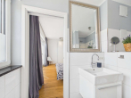 En-Suite-Badezimmer - SITULI: Exklusives Indoor-Outdoor-Living in Schwabing mit Dachterrasse und Loggia