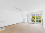 Wohn-Esszimmer mit Treppe - SITULI: Helle 3-Zimmer-Erdgeschosswohnung mitten in Herrsching