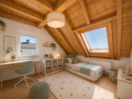 Schlafzimmer 1 (Staging) - SITULI: Familienfreundliches Dachgeschoss – 4 Zimmer mit besonderem Flair in Toplage Lohhof