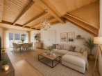 Wohn-Esszimmer (Staging) - SITULI: Familienfreundliches Dachgeschoss – 4 Zimmer mit besonderem Flair in Toplage Lohhof
