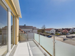 Balkon nach Südwesten - SITULI: Familienfreundliches Dachgeschoss – 4 Zimmer mit besonderem Flair in Toplage Lohhof