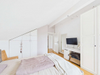 Schlafzimmer 2 - SITULI: Hochwertiges Einfamilienhaus mit herrlichem Garten und guter ÖPNV-Anbindung