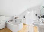 Badezimmer - SITULI: Hochwertiges Einfamilienhaus mit herrlichem Garten und guter ÖPNV-Anbindung