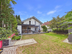 Westansicht auf Terrasse - SITULI: Hochwertiges Einfamilienhaus mit herrlichem Garten und guter ÖPNV-Anbindung