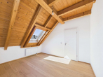 Schlafzimmer 1 - SITULI: Dachgeschoss-Traum mit 2 Balkonen – 4 Zimmer in Toplage Lohhof