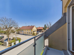 Balkon nach Nordosten - SITULI: Dachgeschoss-Traum mit 2 Balkonen – 4 Zimmer in Toplage Lohhof