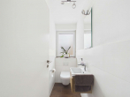 Gäste-WC - SITULI: Kernsaniertes Einfamilienhaus mit Garten & Dachstudio – Wohnen mit Stil