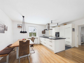 SITULI: Kernsaniertes Einfamilienhaus mit Garten & Dachstudio – Wohnen mit Stil, 85716 Unterschleißheim, Einfamilienhaus