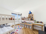 Kinderzimmer - SITULI: Frei, elegante 3-Zimmer-Wohnung im obersten Geschoss mit hochwertiger Ausstattung