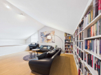 Family-Lounge im Obergeschoss - SITULI: Einfamilienhaus mit Galerie und viel Platz in ruhiger Lage nahe dem See
