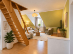 Wohnzimmer - SITULI: Gemütliches Wohnen unterm Dach – 3 Zimmer plus vielseitig nutzbarer Dachspitz