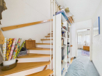 Holztreppe - SITULI: Reihenhaus mit 4 Schlafzimmern und sonniger Südterrasse in Starnberg