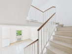 Treppe im EG - SITULI: Besonders großzügiges, exklusives Reiheneckhaus in Ottobrunn