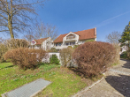 Haus von hinten - SITULI: Attraktive 3-Zimmer-Wohnung mit Südwest-Balkon und Charme