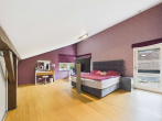 Elternschlafzimmer im Obergesc - SITULI: Einfamilienhaus mit Galerie und viel Platz in ruhiger Lage nahe dem See