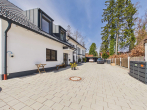 Vorplatz mit Stellplätzen - SITULI: Modernes Reihenhaus in neuwertigem Zustand mit hochwertiger Ausstattung