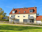 Hausansicht Süden - SITULI: 4-Zimmer-Dachgeschosswohnung mit Balkon
