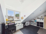 Schlafzimmer 1 - SITULI: Moderne 3,5-Zimmer-Dachgeschosswohnung mit herrlicher Dachterrasse