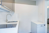 Einbauküche - SITULI: Schmuckstück im Herzogpark – 1-Zimmer-Apartment mit Balkon