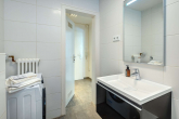 Bad - SITULI: Schmuckstück im Herzogpark – 1-Zimmer-Apartment mit Balkon