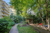 Innenhof - SITULI: Schmuckstück im Herzogpark – 1-Zimmer-Apartment mit Balkon